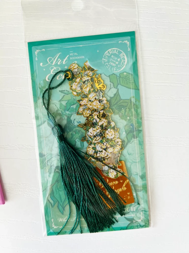 Green Metal Bookmark with Floral Design — обкладинка книги